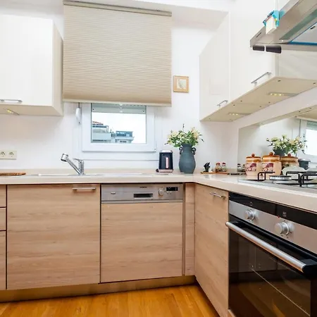 Splendid Flat Near Toy Museum In Goztepe *