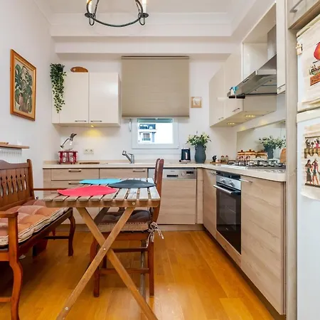 Splendid Flat Near Toy Museum In Goztepe *