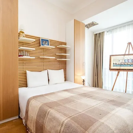 Splendid Flat Near Toy Museum In Goztepe Apartment